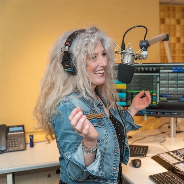 California Sings Maggie Rapid logo