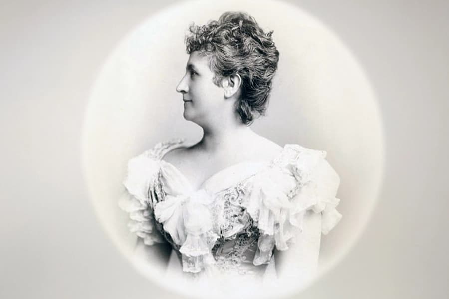 teresa-carreno-cameo-6x9-1.webp